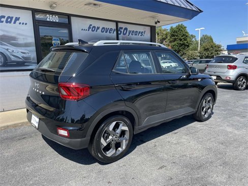 Certified 2022 Hyundai Venue SEL w/ Cargo Package image 6
