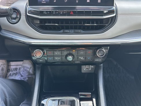 Used 2022 Jeep Compass Limited image 18