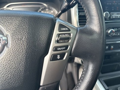 Used 2020 Nissan Titan SL w/ Moonroof Package image 22