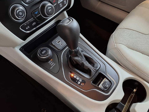 Used 2021 Jeep Cherokee Latitude Lux image 16