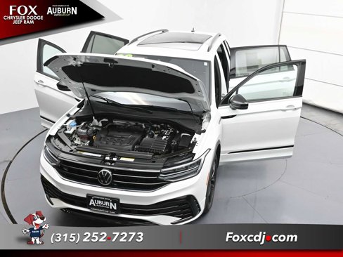 Used 2022 Volkswagen Tiguan SE R-Line image 34