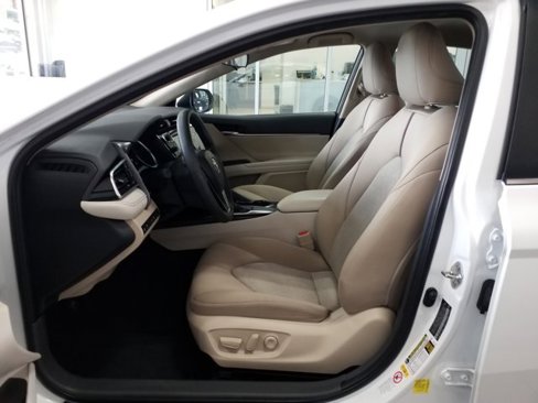Used 2018 Toyota Camry LE image 14