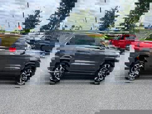 Used 2018 Jeep Grand Cherokee Overland image 8