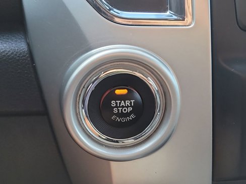 Used 2018 Nissan Titan SV w/ Chrome Package image 23
