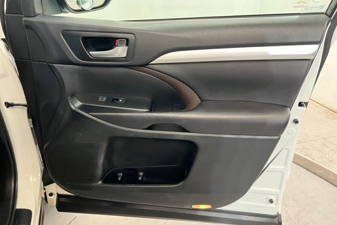 Used 2016 Toyota Highlander XLE image 24