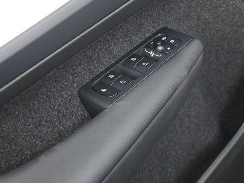 New 2025 Volvo XC40 B5 Core image 11