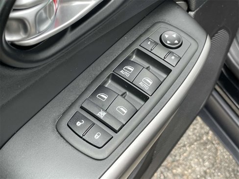 Used 2022 Jeep Cherokee Limited image 17