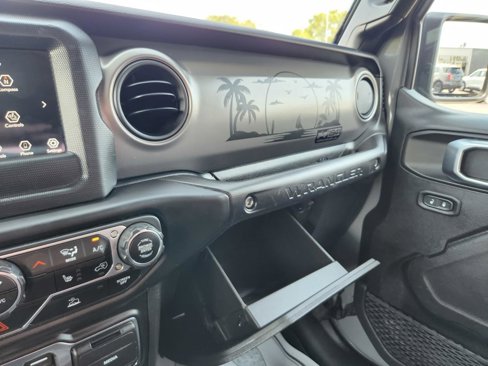 Used 2022 Jeep Wrangler Willys image 15