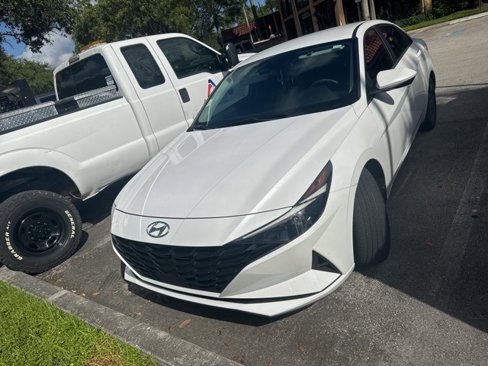 Used 2022 Hyundai Elantra SEL w/ Convenience Package image 2