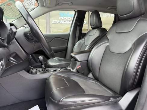 Used 2019 Jeep Cherokee Latitude Plus image 22