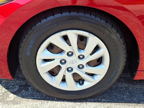 Used 2017 Hyundai Elantra SE image 11