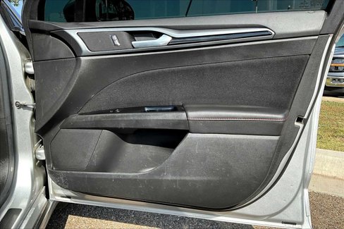 Used 2015 Ford Fusion SE image 21