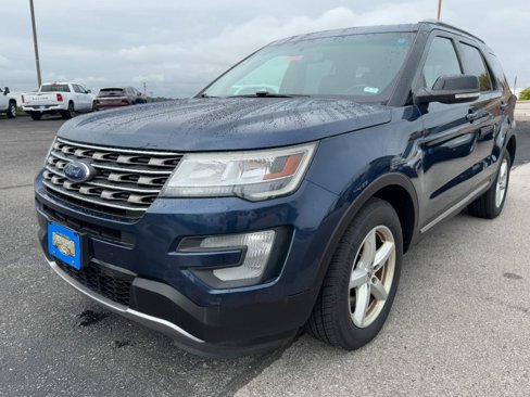 Used 2016 Ford Explorer XLT w/ Equipment Group 202A image 8
