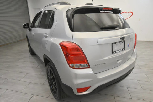 Used 2021 Chevrolet Trax LT w/ Sport Edition image 3