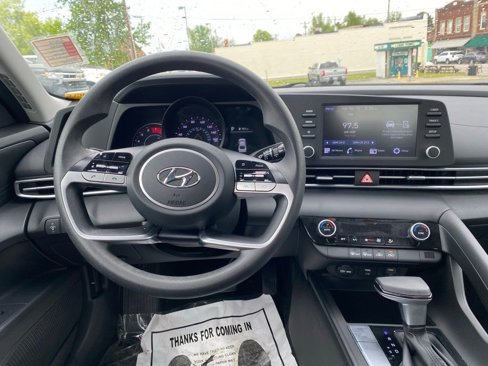 Used 2022 Hyundai Elantra SEL w/ Cargo Package image 13