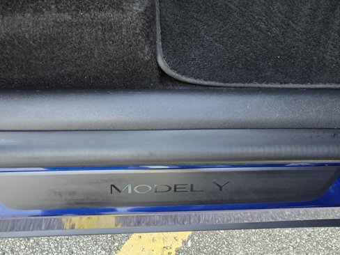 Used 2020 Tesla Model Y Long Range image 40