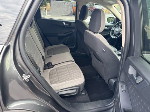 Used 2020 Ford Escape SE image 18