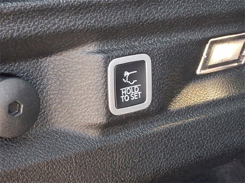 Used 2023 Jeep Grand Cherokee L Limited image 31