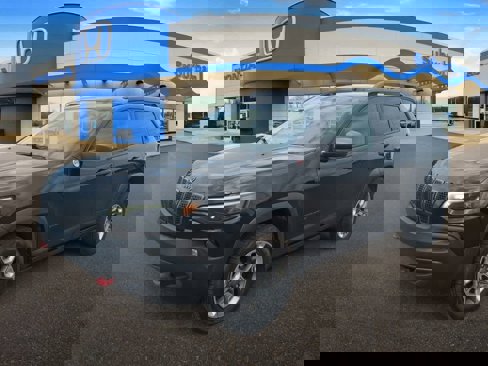 Used 2019 Jeep Cherokee Trailhawk w/ Cold Weather Group image 4