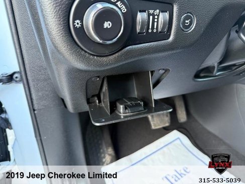 Used 2019 Jeep Cherokee Limited w/ Technology Group image 33
