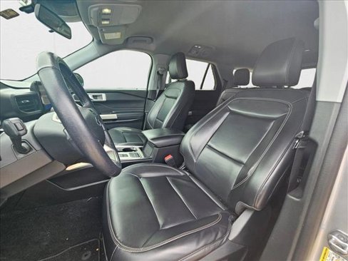 Used 2021 Ford Explorer XLT w/ Equipment Group 202A image 11