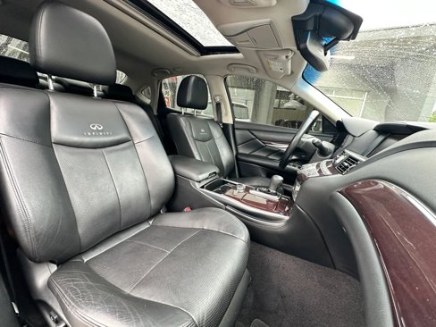 Used 2011 INFINITI M56 x image 21