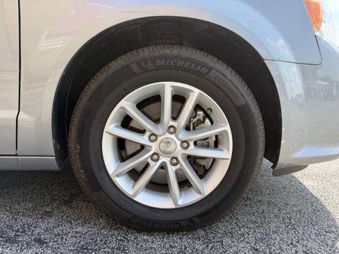 Used 2020 Dodge Grand Caravan SXT image 12