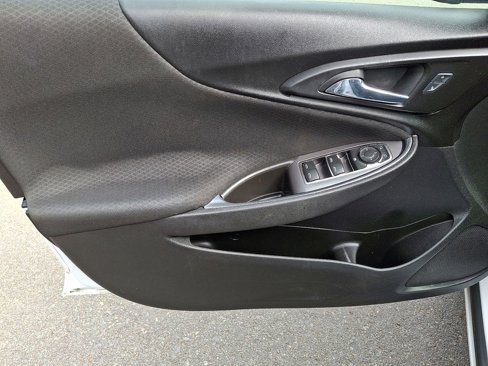 Used 2016 Chevrolet Malibu LT image 9