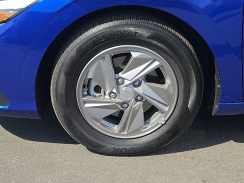Used 2025 Hyundai Elantra SE image 9