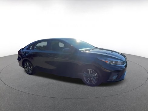 Used 2024 Kia Forte LXS image 2