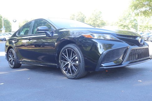 Used 2023 Toyota Camry SE image 10