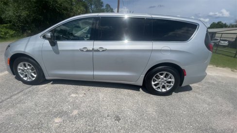Used 2022 Chrysler Voyager LX image 5