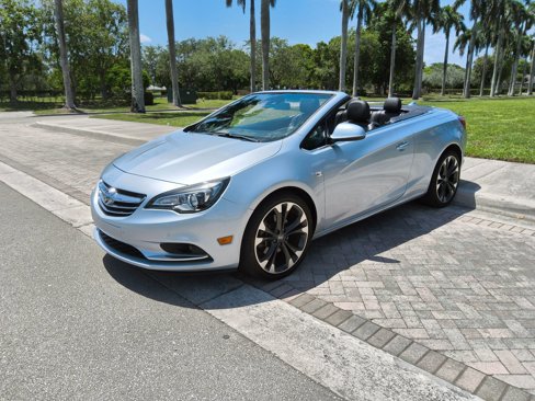 Used 2019 Buick Cascada Premium image 2