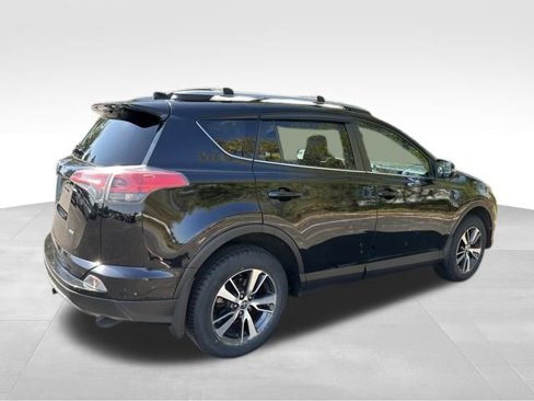 Used 2017 Toyota RAV4 XLE image 6