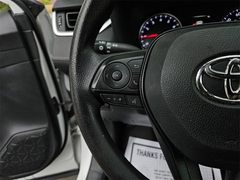 Used 2019 Toyota RAV4 LE image 11