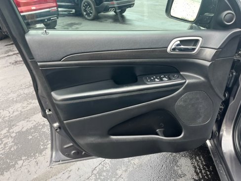 Used 2018 Jeep Grand Cherokee Altitude image 18