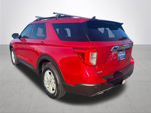 Used 2022 Ford Explorer XLT w/ Equipment Group 202A image 9