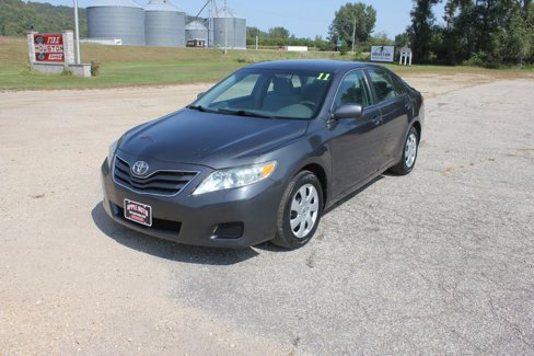 Used 2011 Toyota Camry LE image 1