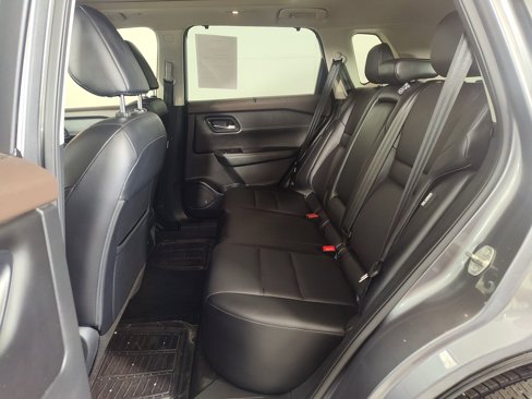 Used 2022 Nissan Rogue SV w/ SV Premium Package image 11