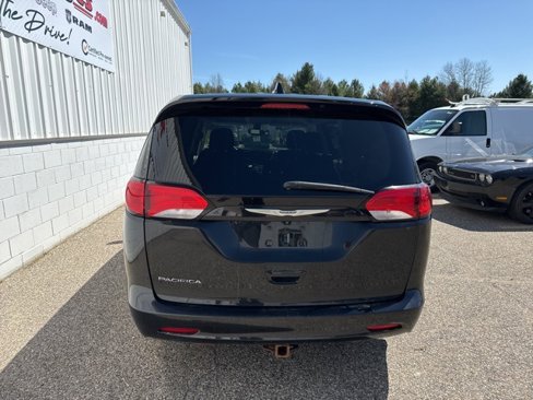 Used 2017 Chrysler Pacifica Touring image 8