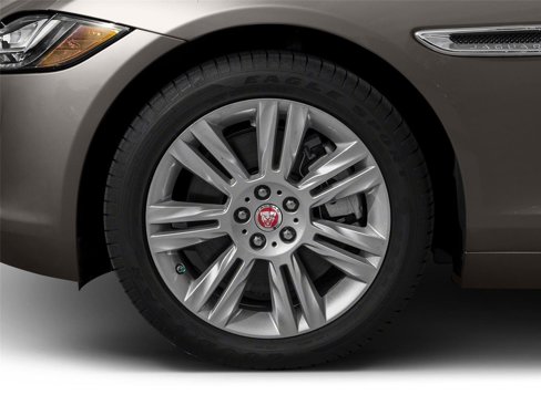 Used 2018 Jaguar XF Portfolio image 13
