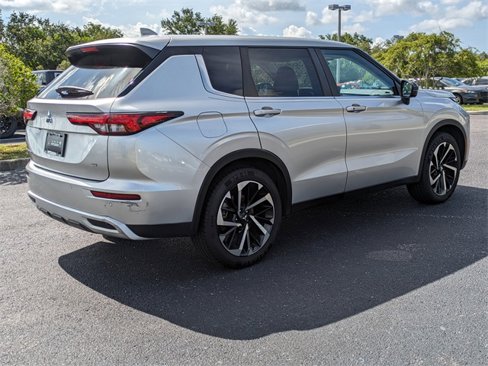 Used 2022 Mitsubishi Outlander SE image 5