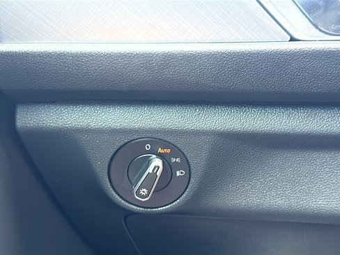 Used 2023 Volkswagen Jetta SE w/ Panoramic Sunroof Package image 36