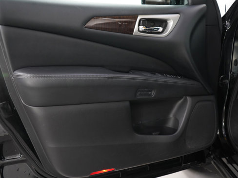 Used 2013 Nissan Pathfinder Platinum w/ Platinum Premium Pkg image 21