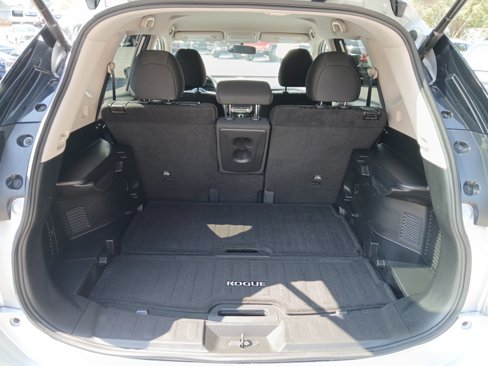 Used 2018 Nissan Rogue SV image 10