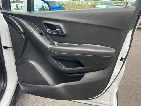 Used 2019 Chevrolet Trax LT w/ LT Convenience Package image 23