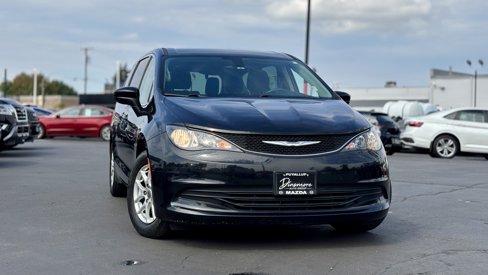 Used 2017 Chrysler Pacifica LX image 3