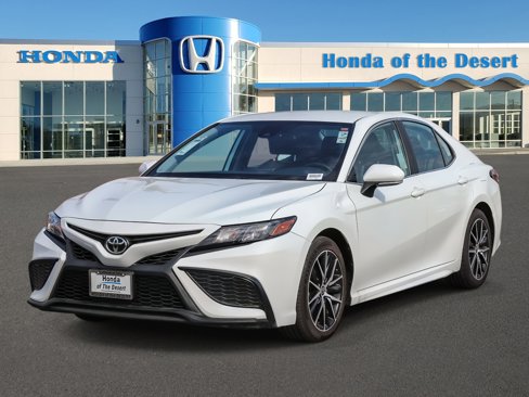 Used 2023 Toyota Camry SE image 3