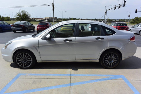 Used 2009 Ford Focus SE image 2