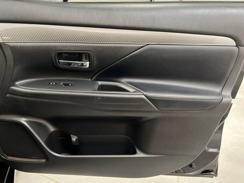 Used 2020 Mitsubishi Outlander SE image 23